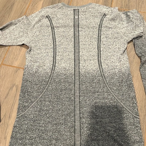 Lululemon Swiftly Tech Long Sleeve Top size 12 - Picture 6 of 6
